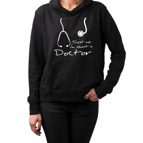 WYPRZEDAŻ - Trust me I'm almost a doctor - damska bluza z nadrukiem