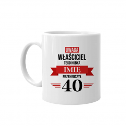 Uwaga - właściciel tego kubka (imię) przekroczył 40 - kubek na prezent - produkt personalizowany
