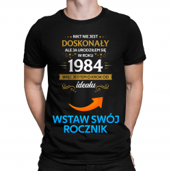 Produkt personalizowany - Nikt nie jest doskonały, ale ja urodziłem się w roku... - męska koszulka na prezent