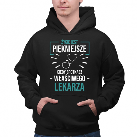 Życie jest piękniejsze, kiedy spotkasz właściwego lekarza  - męska bluza na prezent