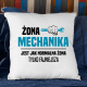 Żona mechanika jest jak normalna żona, tylko fajniejsza - poduszka na prezent