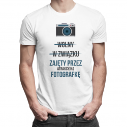 Wolny W związku Zajęty przez atrakcyjną fotografkę - męska koszulka z nadrukiem