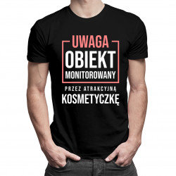 Obiekt monitorowany przez kosmetyczkę - męska koszulka z nadrukiem
