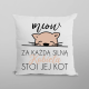 Za każdą silną kobietą stoi jej kot  - poduszka na prezent