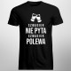Szwagier nie pyta, szwagier polewa - męska koszulka z nadrukiem