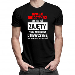 Uwaga! Nie dotykać! Jestem już zajęty przez atrakcyjną dziewczynę - męska koszulka z nadrukiem