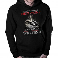 Nigdy nie lekceważ mężczyzny urodzonego we wrześniu - męska bluza z nadrukiem