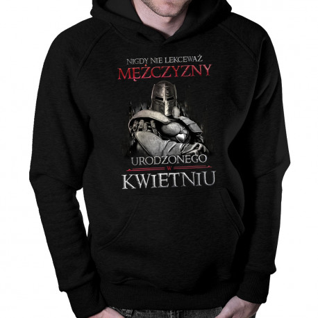 Nigdy nie lekceważ mężczyzny urodzonego w kwietniu - bluza