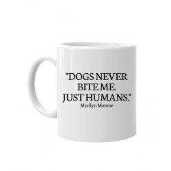 Dogs never bite me - kubek ceramiczny z nadrukiem