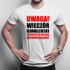 Uwaga! Wieczór kawalerski - wchodzisz na własną odpowiedzialność - męska koszulka z nadrukiem