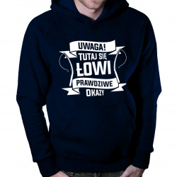 Uwaga! Tutaj się łowi prawdziwe okazy - bluza męska z nadrukiem